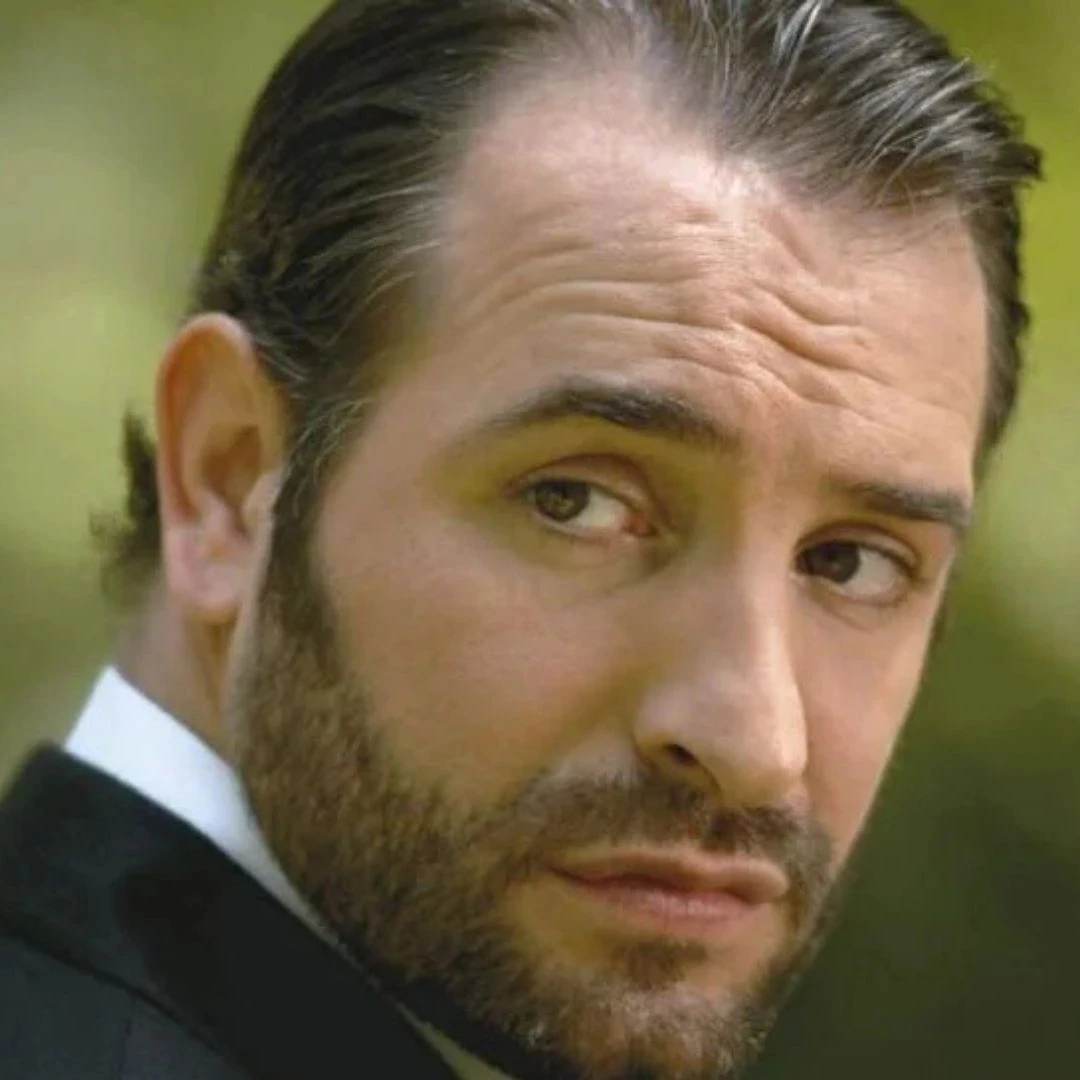 Photo du charisme capillaire de Jean Dujardin.